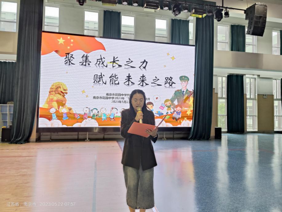 国旗下讲话新闻稿_html_mb7849c6.jpg
