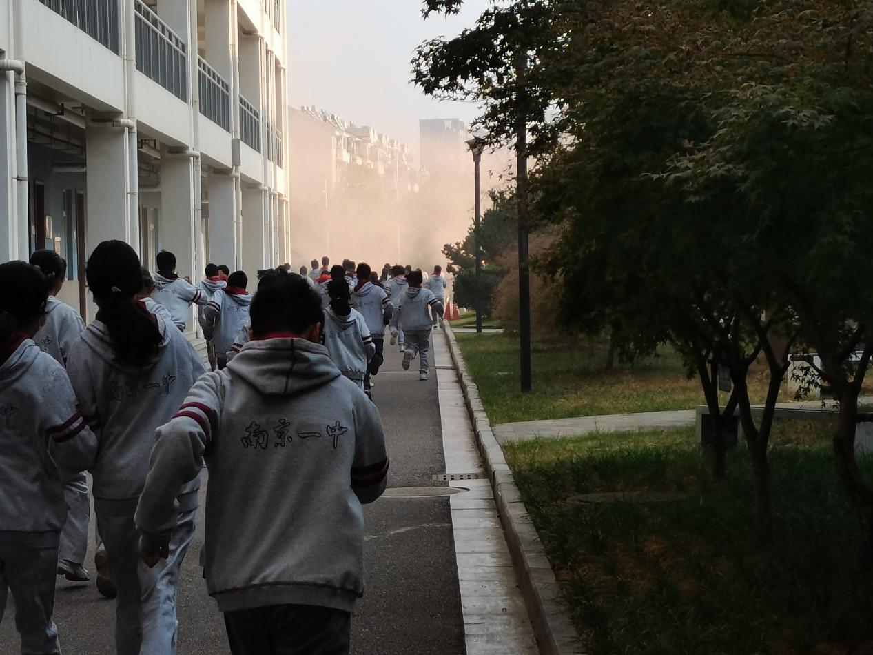 安全第一消防演练_html_354198cc.jpg