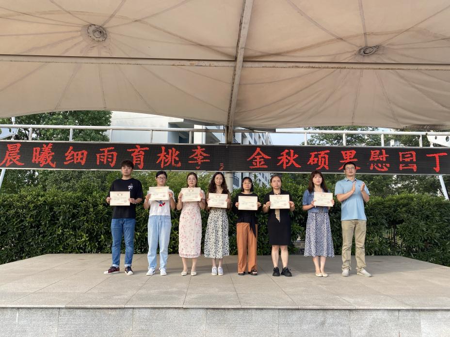 晨曦细雨育桃李，金秋硕果慰园丁——记南京一中思益学校感恩教师节活动_html_m1091a8f8.jpg