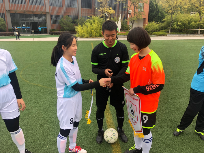 南京市第一中学马群分校2019年区长杯足球瞬间_html_mf7ebd2e.png