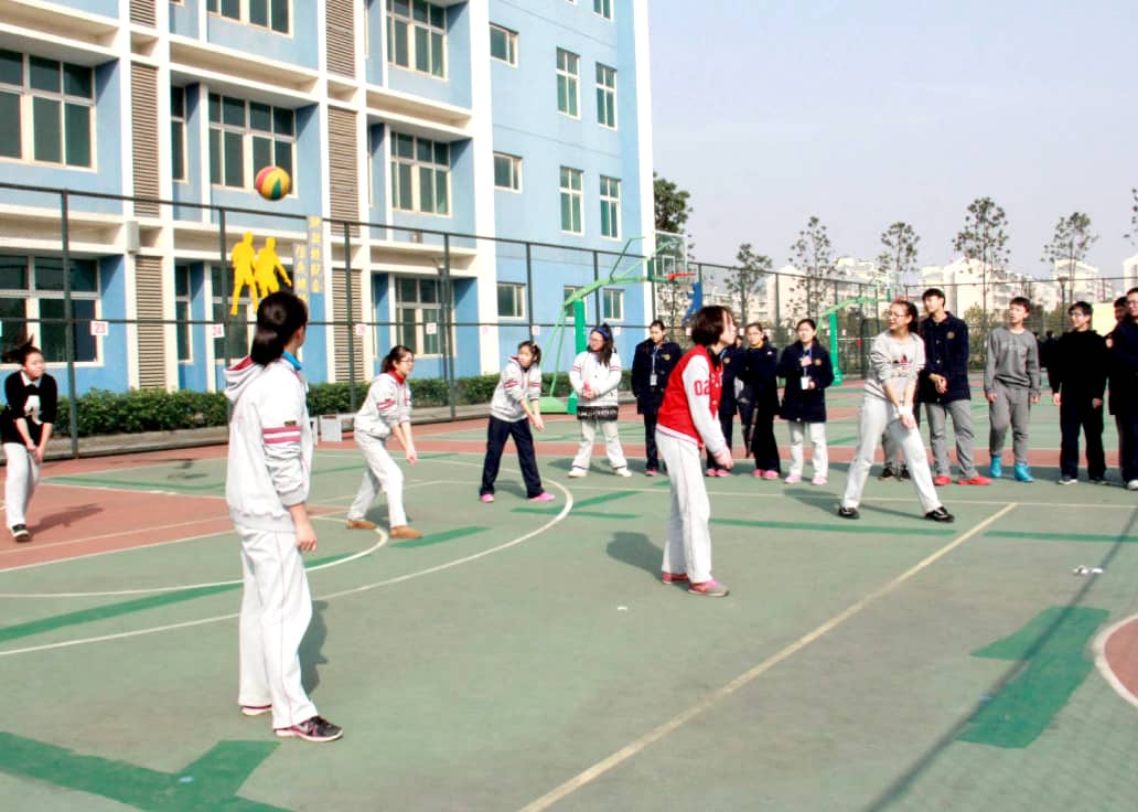 南京一中马群分校体育周排球比赛_html_m3db8f4a2.jpg