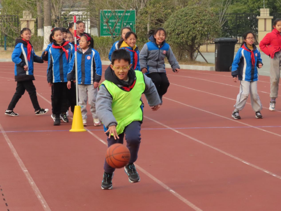 2022.12.21南京市晓庄小学迎面接力、运球接力赛报道_html_m38be589d.png