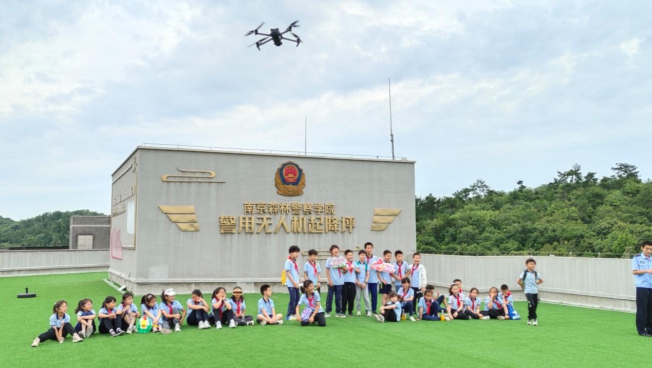 陶娃进警校 体验真”警“色——晓庄小学2019级3中队暑期校社共建 警育少年活动(1)-2023_html_7a31ca27.jpg