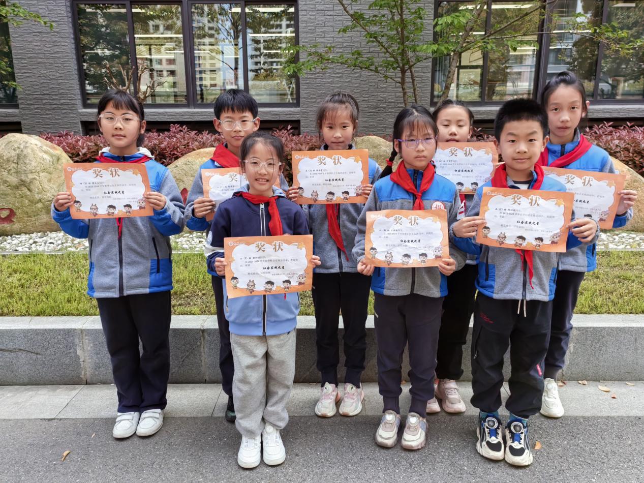 20240409闪闪陶娃秀2024年春季社会实践之星(1)_html_211118df.jpg