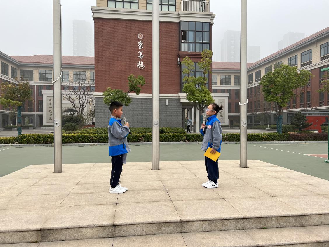 第五周升旗仪式新闻稿_html_m9974d04.jpg