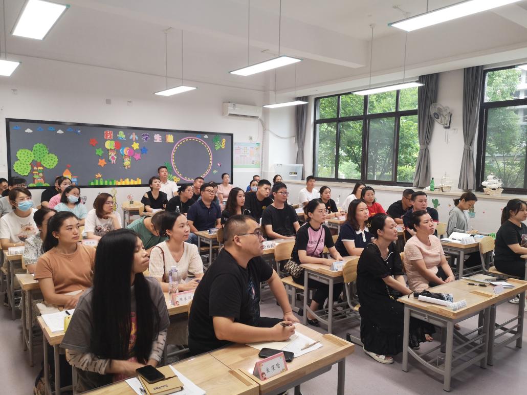 家长共携手 合力育陶娃——记2023级一年级新生家长会暨晓庄小学家长课堂第一课_html_48a895fa.jpg