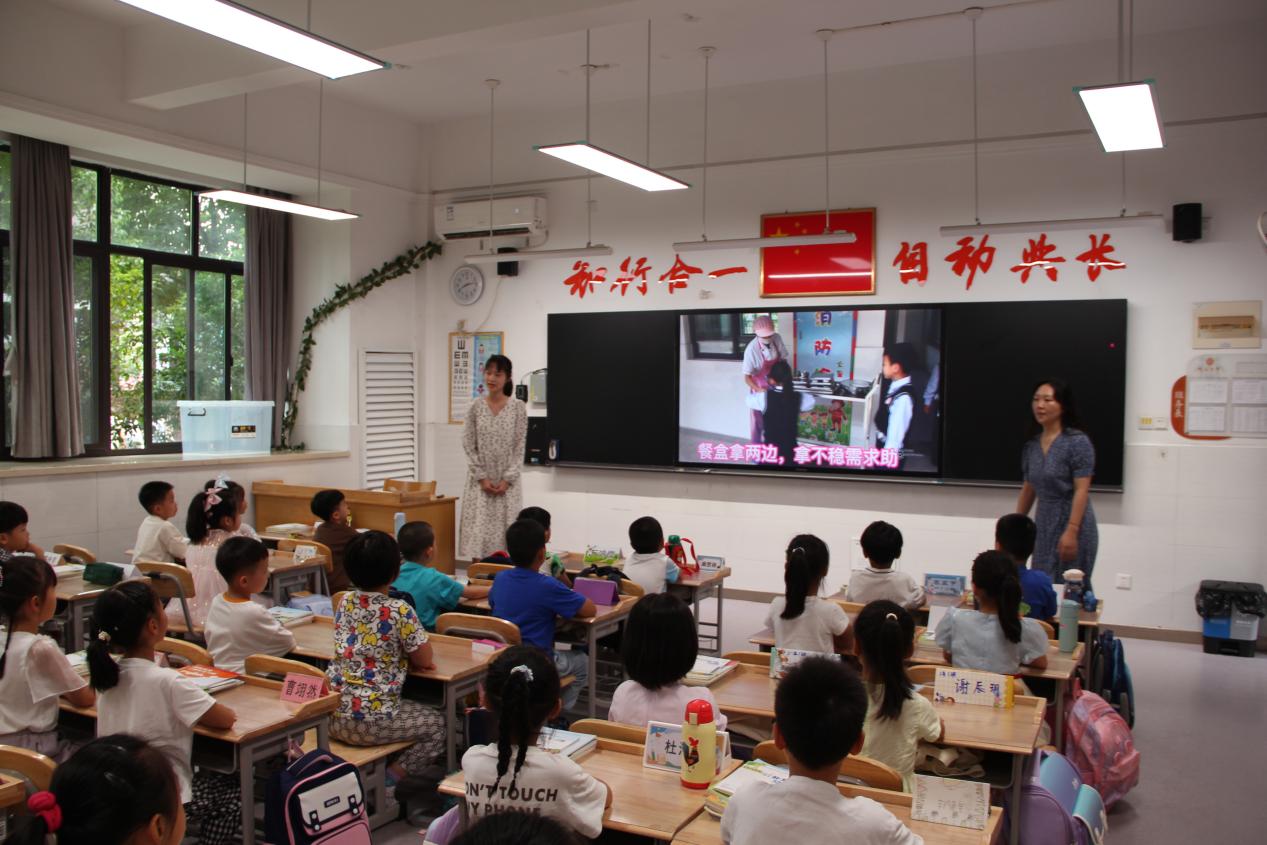 新生入学教育活动新闻_html_45059216.jpg