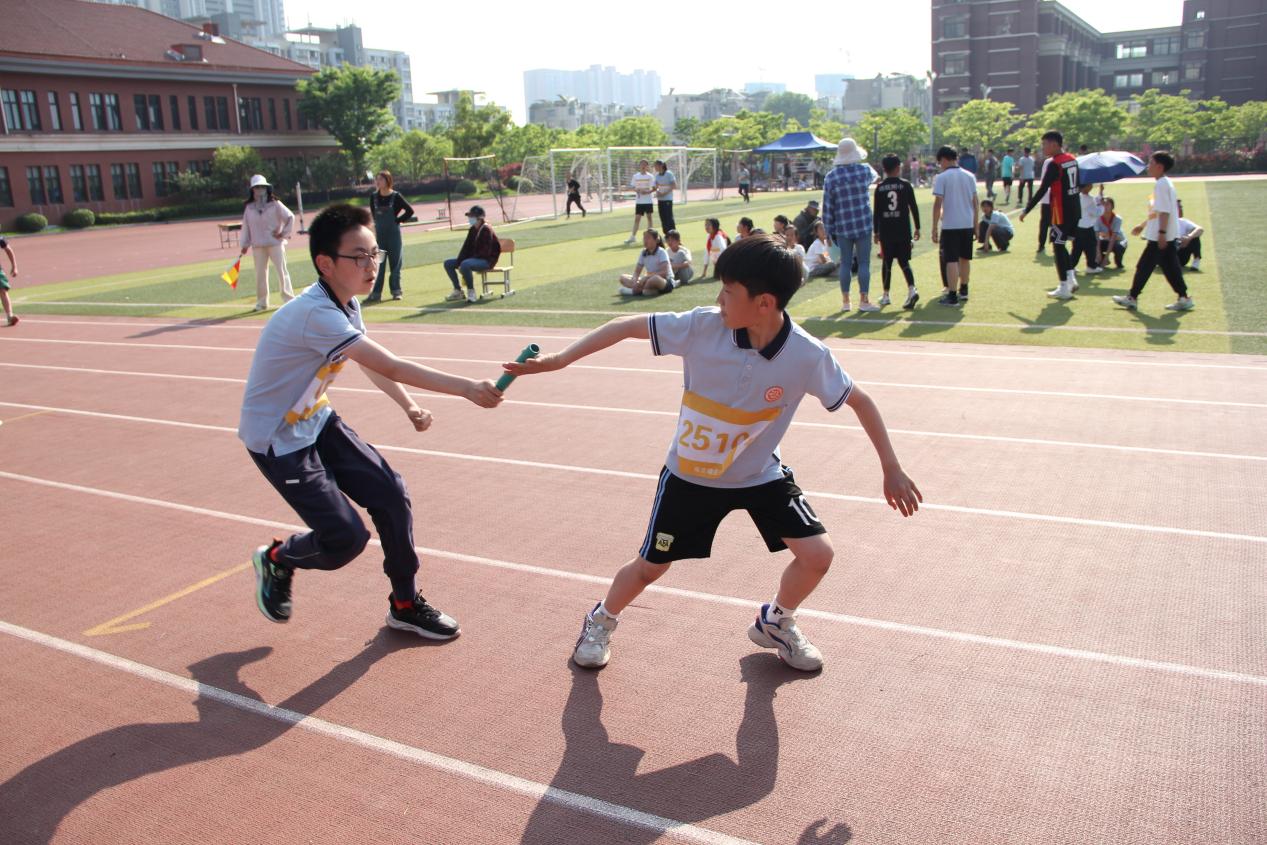 20240427春日绽芳华 运动展风采_html_m53c9e61.jpg