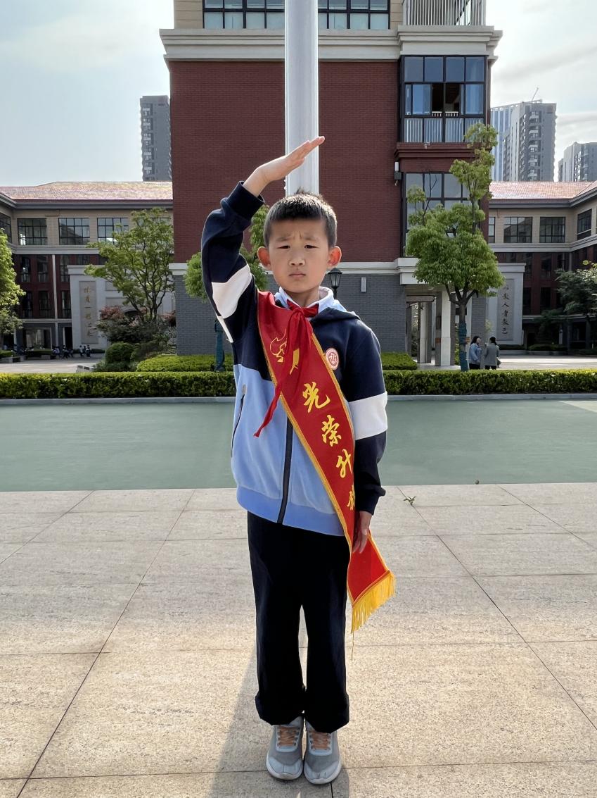 第13周   升旗仪式新闻稿_html_62e0fc77.jpg