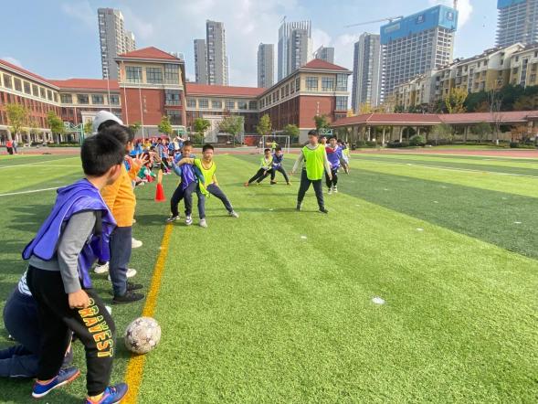 晓庄小学“校长杯”足球班级联赛赛程报道（三）_html_m4120301b.jpg