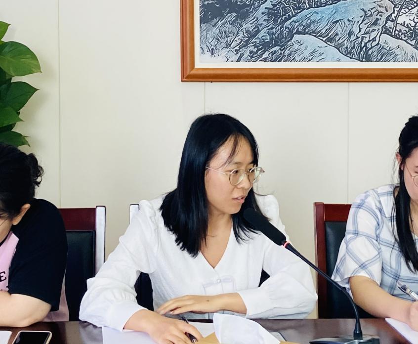 聚焦常规教育  促进习惯养成——一年级班主任工作例会新闻稿_html_142a1e87.jpg