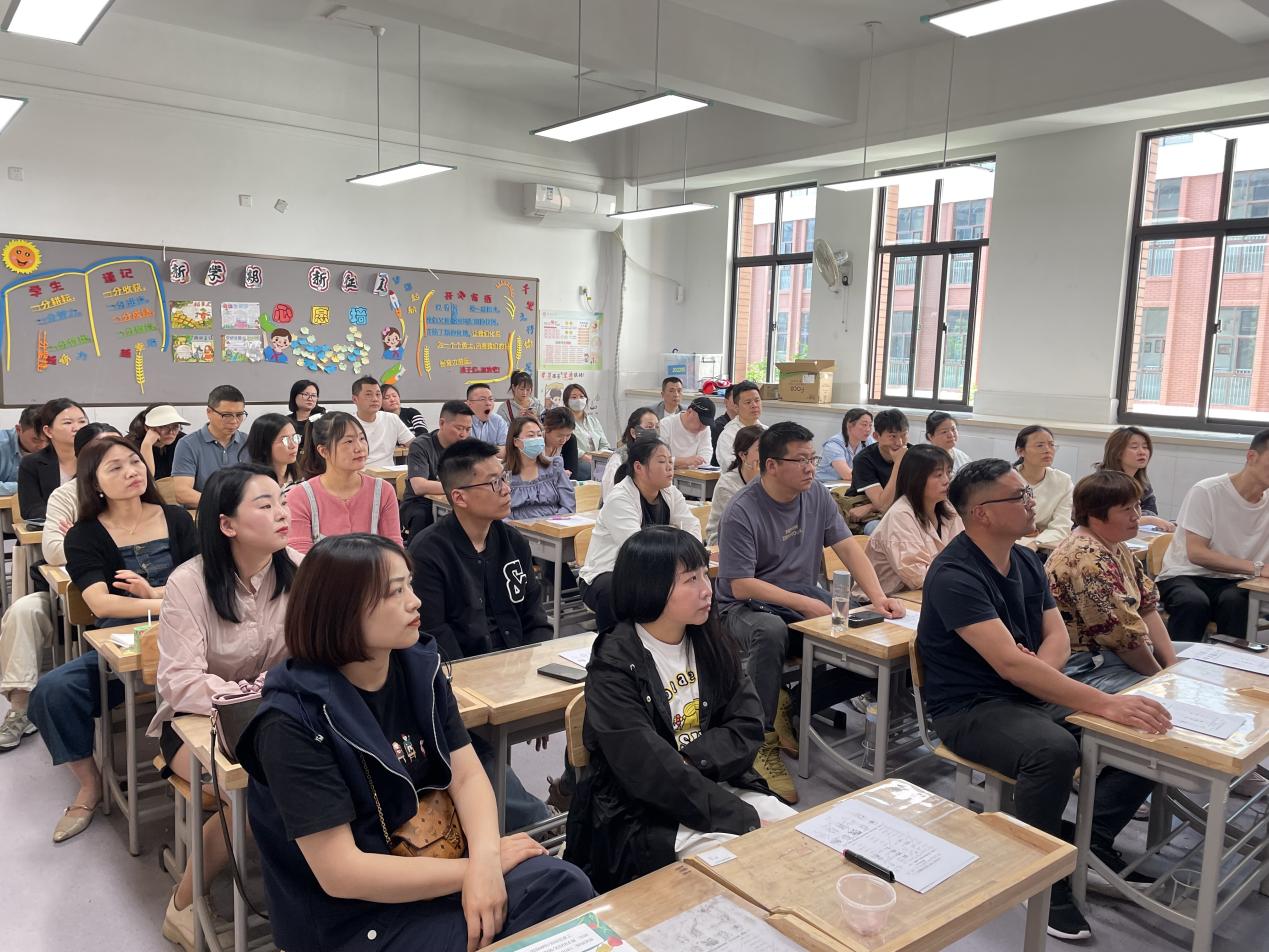 2025.4.25 2024-2025第二学期家长会新闻稿_html_182aa69a.jpg