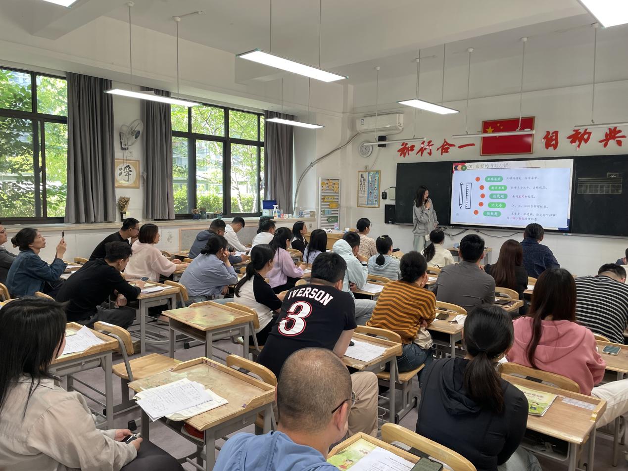 2025.4.25 2024-2025第二学期家长会新闻稿_html_m5d878107.jpg