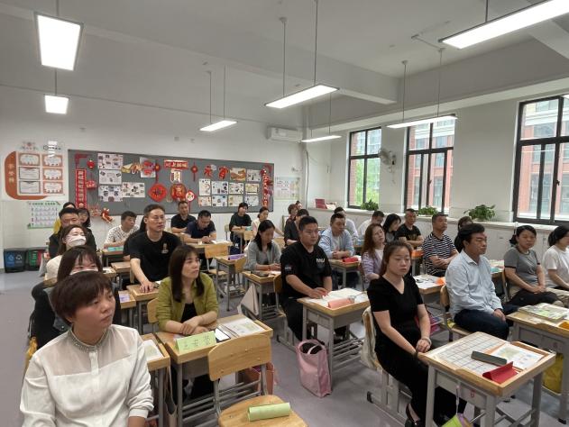 20240514期中家长会_html_m39a0ee77.jpg