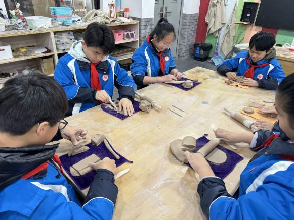 20231227美术组组内课新闻稿(1)_html_73e54707.jpg
