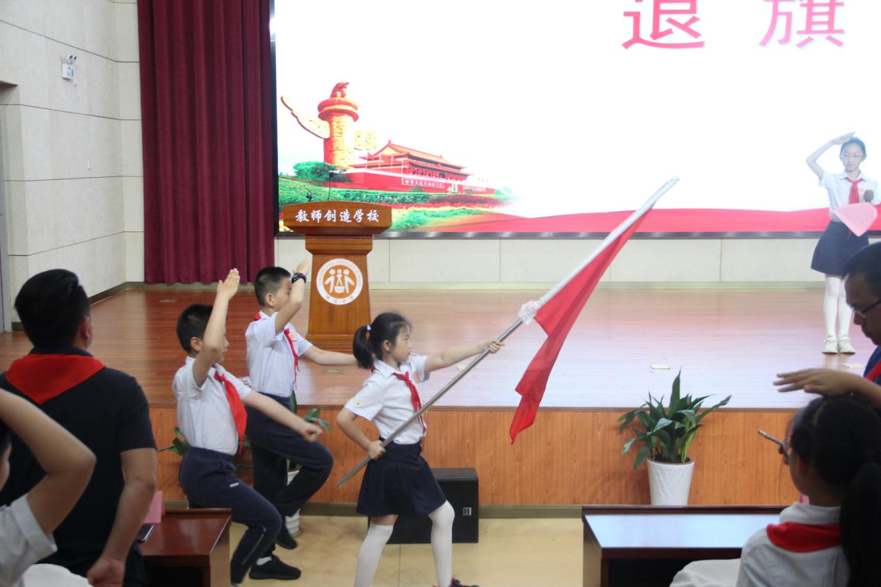 入队仪式新闻稿(1)_html_356a6d1.jpg