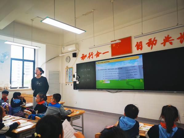 凝聚集体智慧 聚焦教学目标——南京市晓庄小学英语校本研修活动（三） (1)_html_4d43327f.jpg