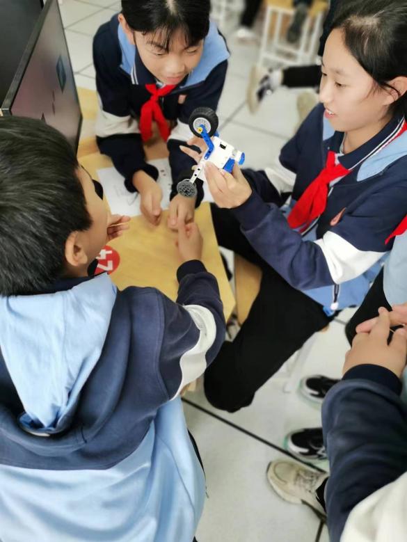 聚焦新课标 赋能新课堂—记南京市晓庄小学信息科技组校本研修活动（一）_html_m42efb239.jpg