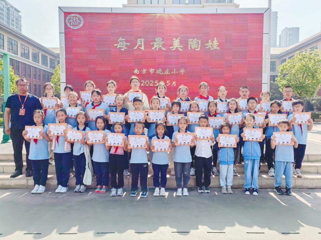 第15周【飘扬吧，红领巾】珍爱生命 快乐成长新闻稿(1)_html_1ffd0191.jpg