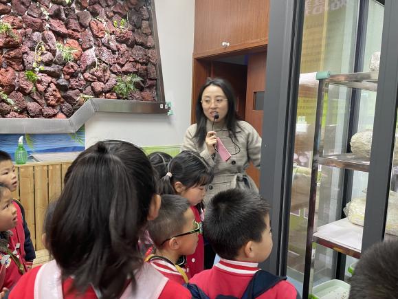 快乐体验 筑梦成长——栖霞区燕子矶幼儿园参访小记_html_m7295154b.jpg