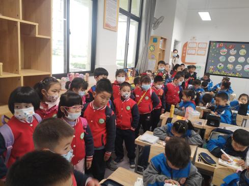 快乐体验 筑梦成长——栖霞区燕子矶幼儿园参访小记_html_6967b6a6.jpg