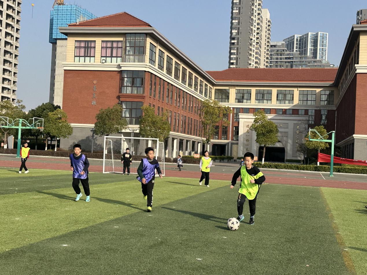 20231205晓庄小学“校长杯”足球班级联赛赛程报道（二）_html_m205228d3.jpg