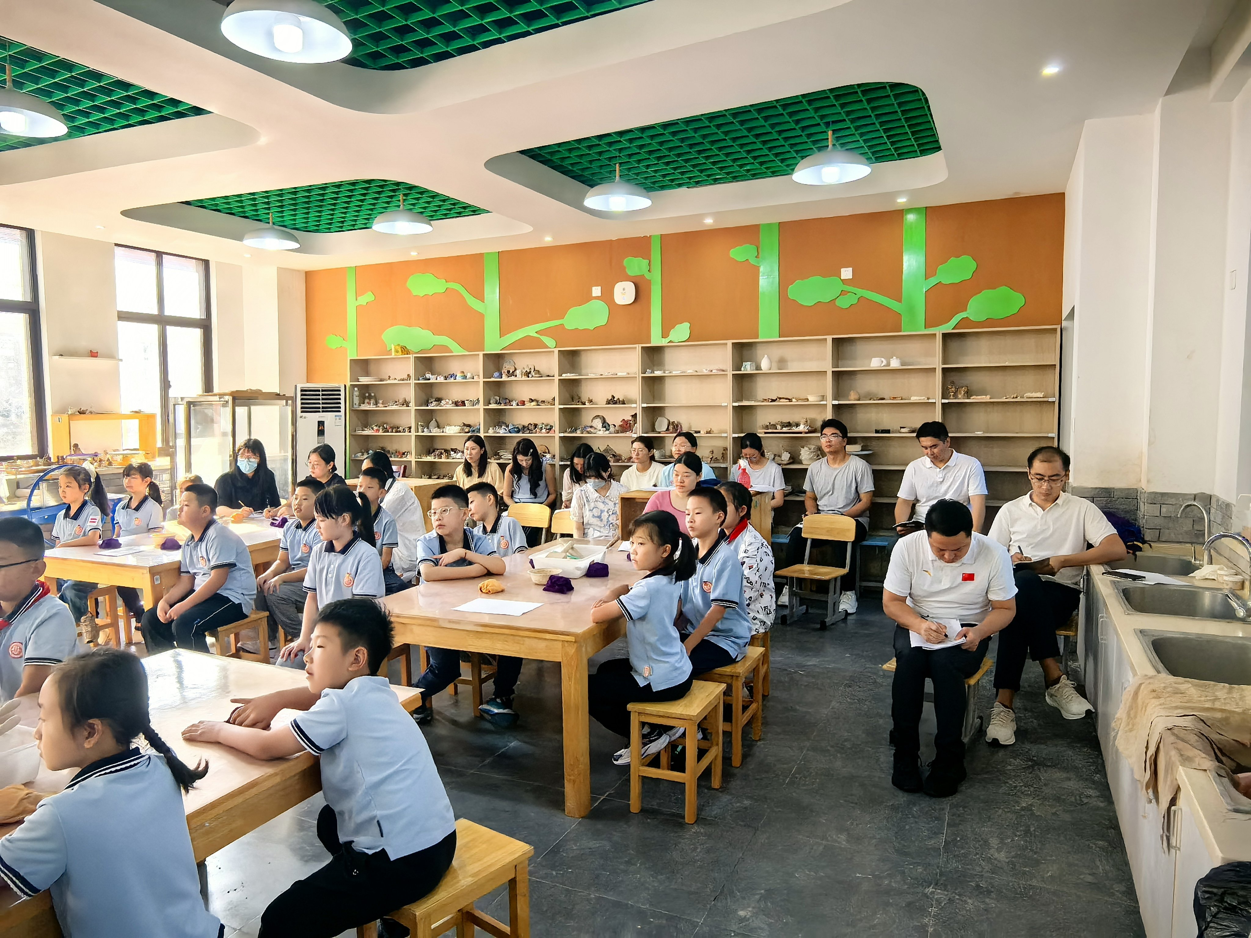 【知行晓庄】陶娃玩转陶泥，解锁“指尖上的创造力”——南京市晓庄小学（行知校区）综合组大组课展示活动