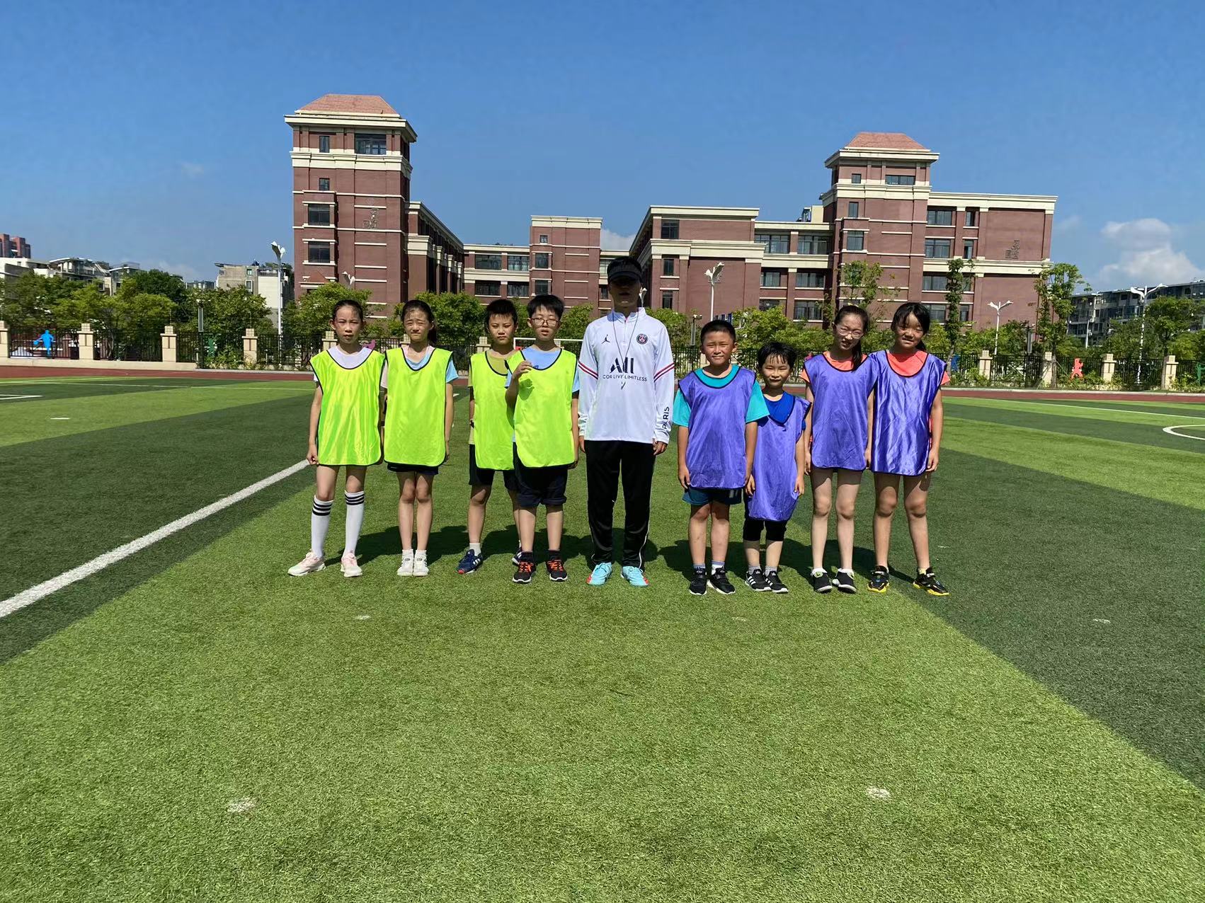 足球班级联赛新闻稿(1)_html_39aac4da.jpg