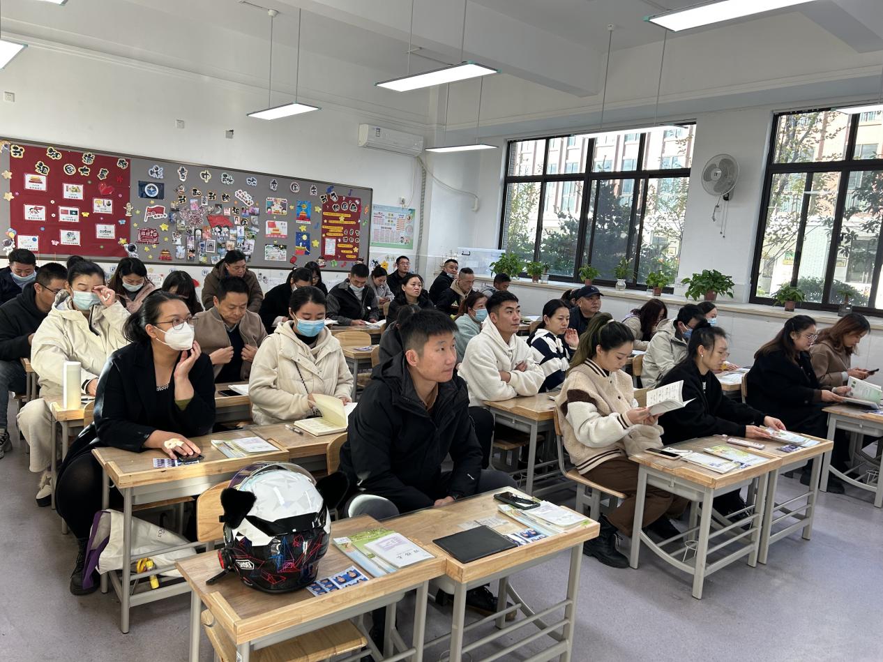 20231128 家长会_html_6771c02a.jpg