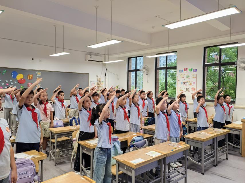 开学典礼新闻稿_html_m1e784b5c.jpg