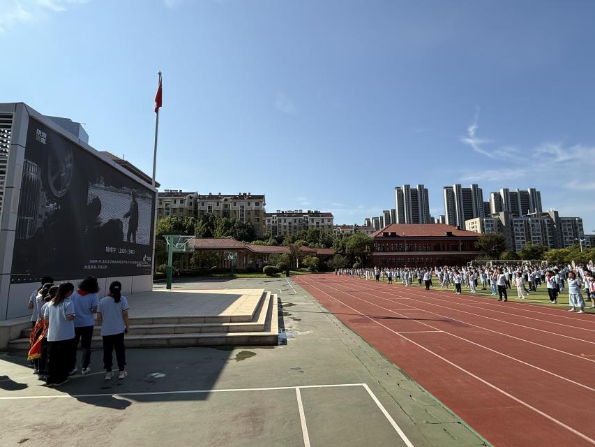 警钟在耳畔 强国在心间_html_60b2a9d9.jpg