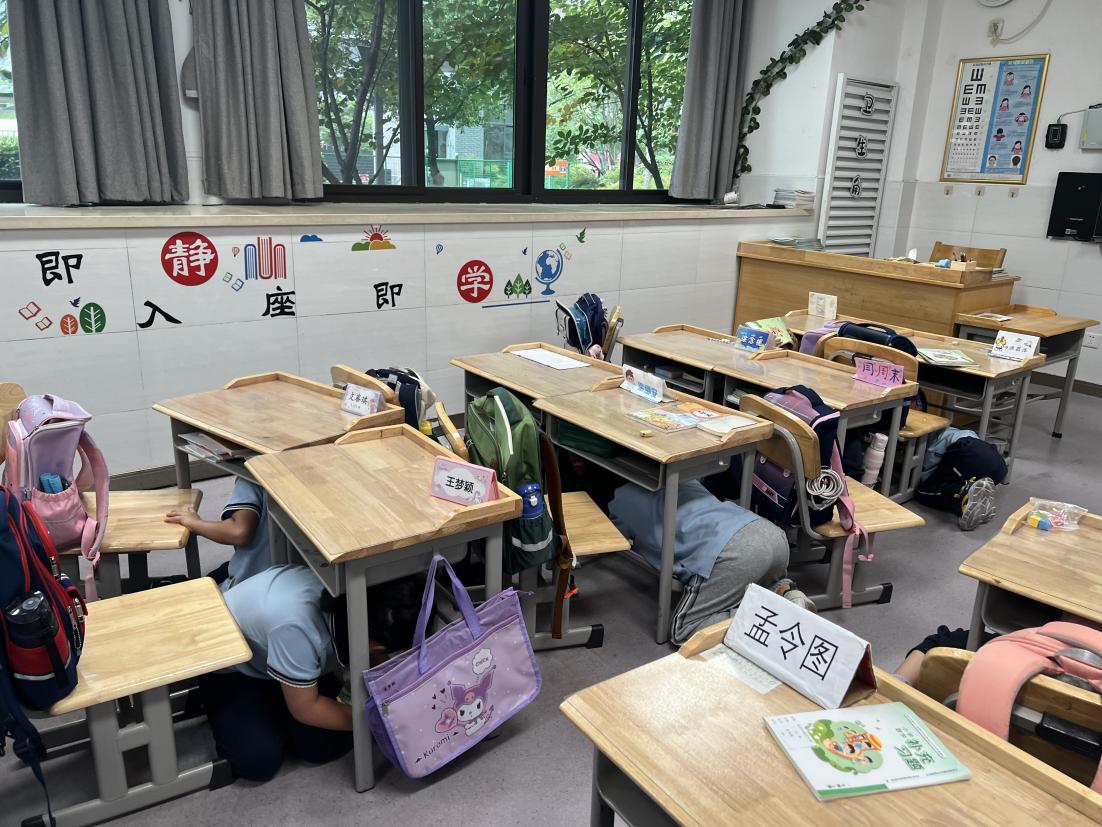 20240930地震逃生疏散演练报道 (1)_html_7899b50f.jpg