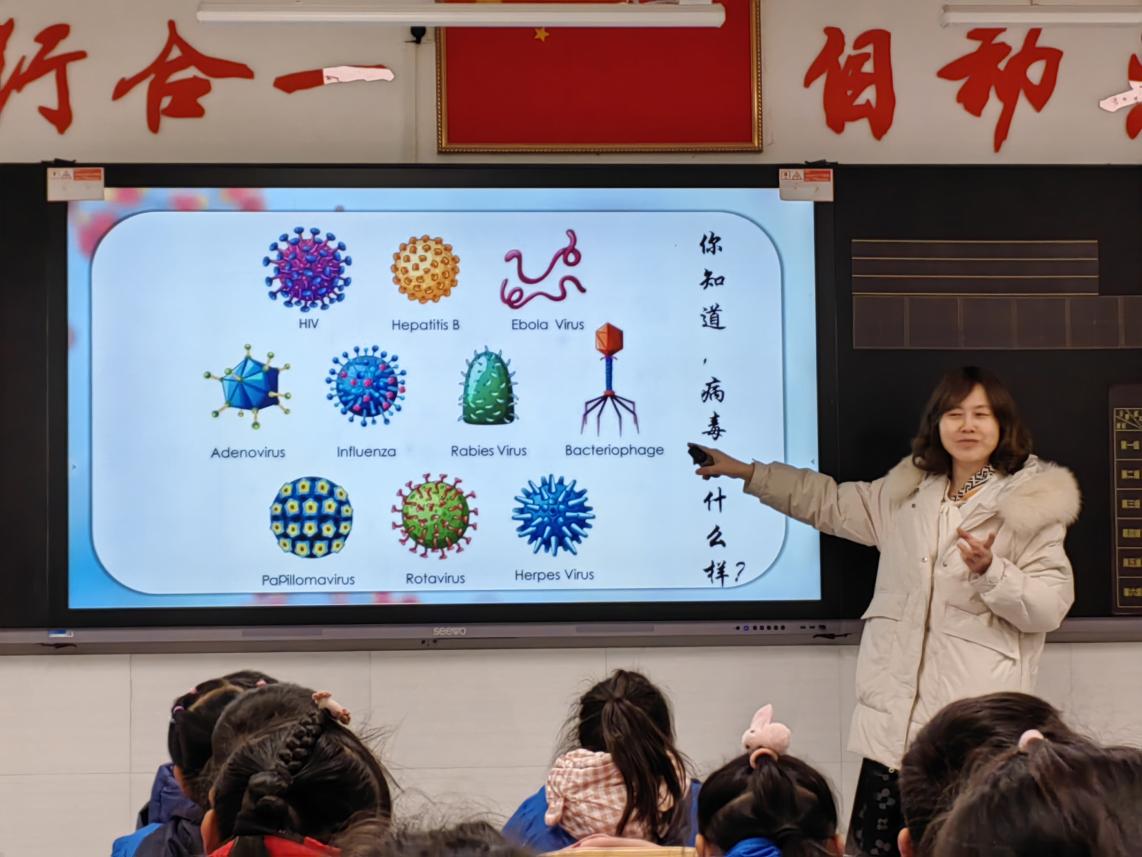 一年级家长进课堂新闻 _html_m5721808a.jpg