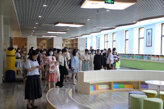君自远方来 杏坛春意浓_html_4dca0d79.jpg