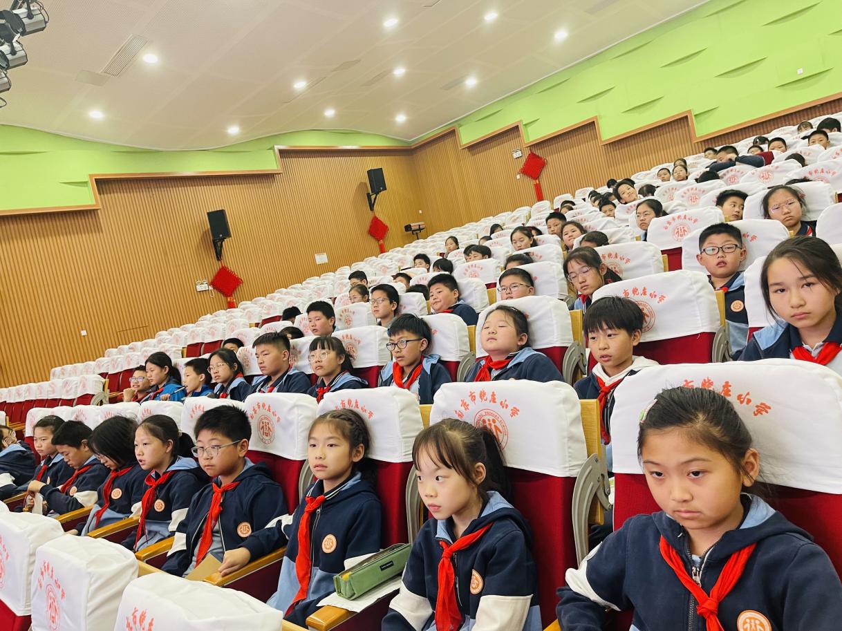 南京市晓庄小学法治宣传教育周活动新闻稿_html_m409d22ff.jpg