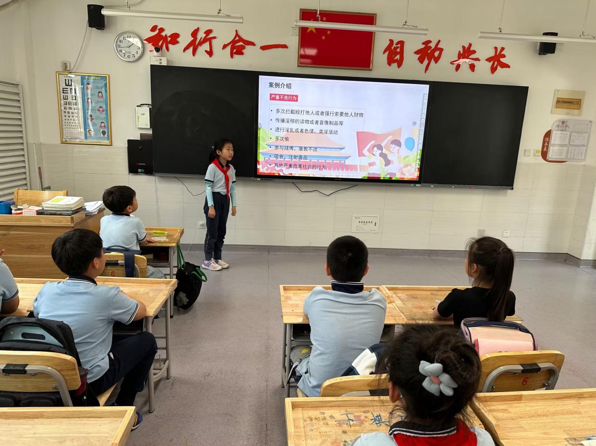 南京市晓庄小学法治宣传教育周活动新闻稿_html_85816f9.jpg