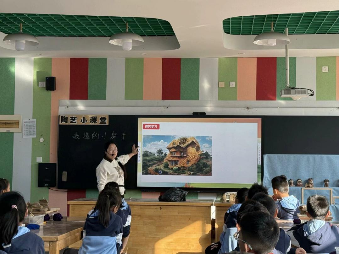 【知行晓庄】与“泥”相遇 “陶”乐融融-----晓庄小学陶艺校本主题研修研讨课