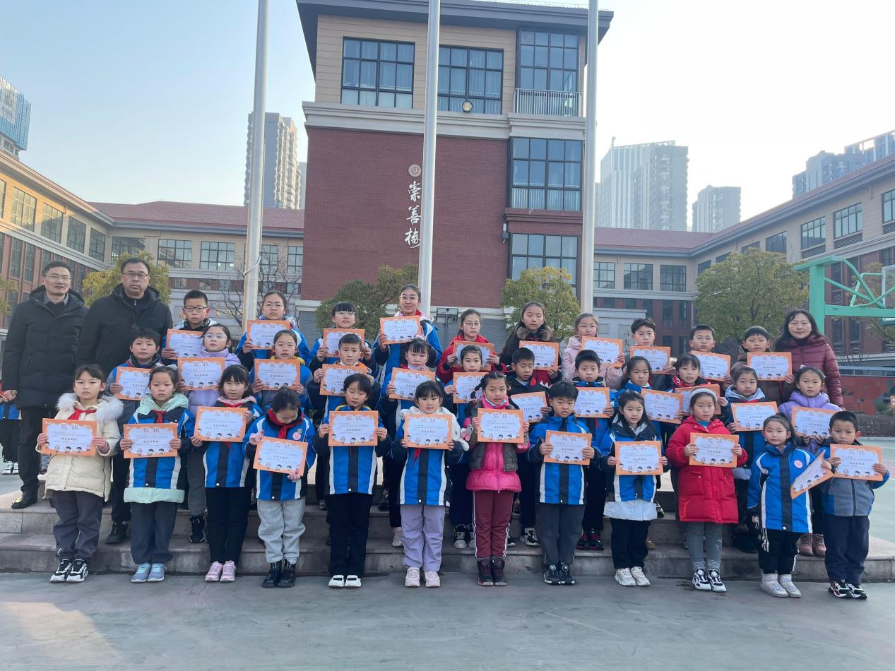 20240127结业式新闻稿_html_m1f2eceb3.jpg