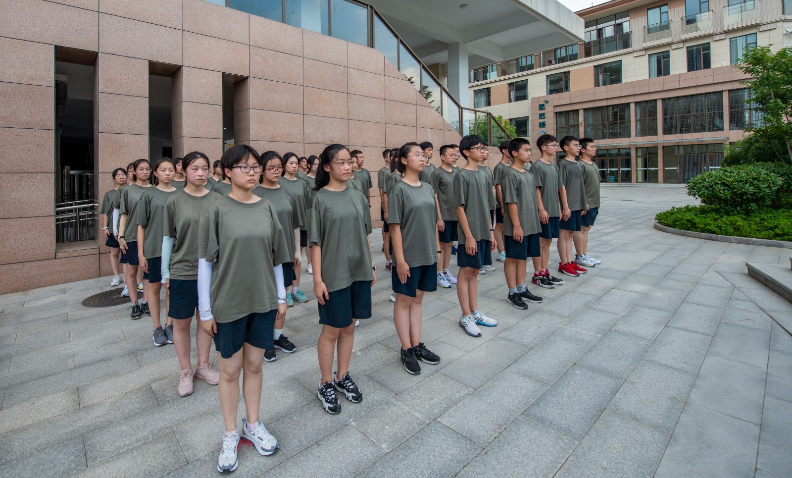 【协进燕中】青春在汗水中闪光--2020级军训掠影（军训特讯12）