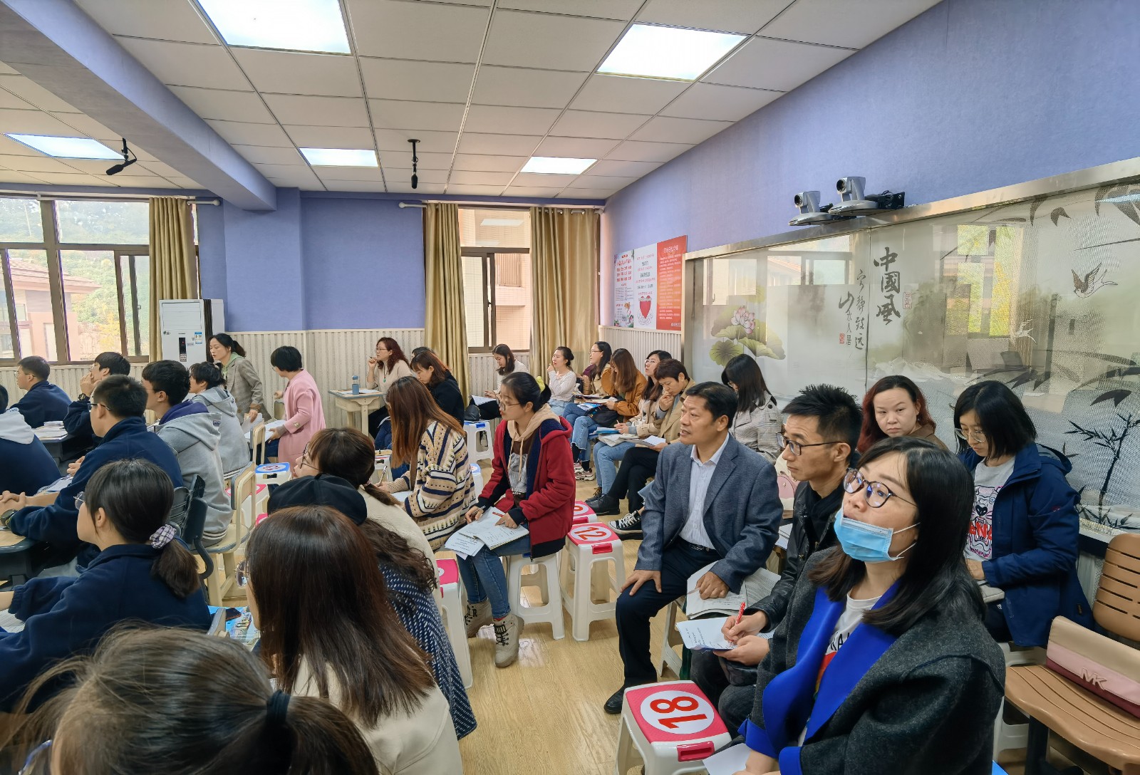 听课老师.jpg 听课老师.jpg