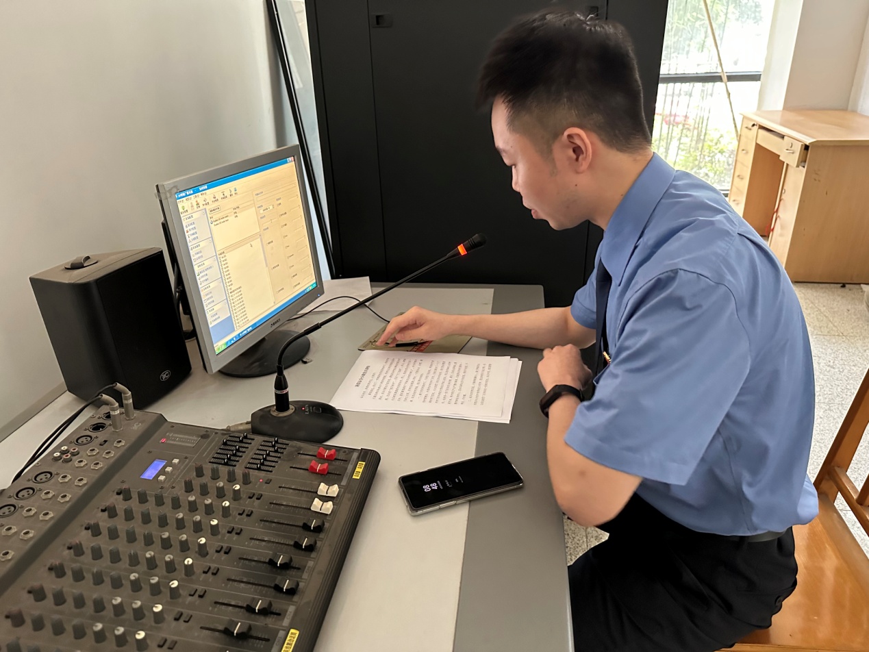 2023.6.29法制护航 与法同行——实初尧化开展法制安全教育讲座_html_5785192f.jpg