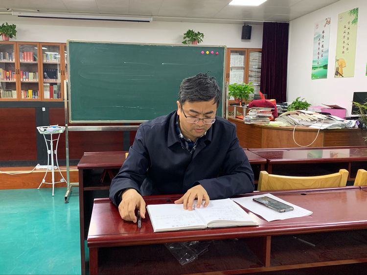 2021.4.13实初尧化召开分年级班主任工作会议_html_m6fc19c29.jpg