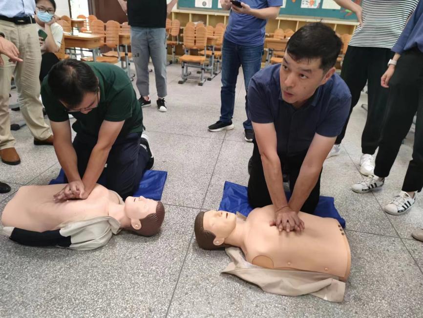 学习救护技能 为生命保驾护航_html_7fa1baee.jpg