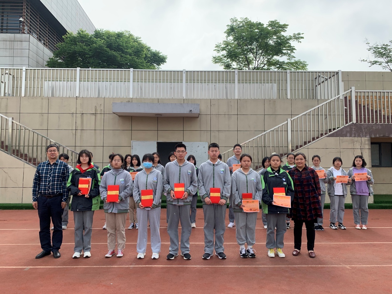 2022.5.13扬理想之风帆 抵成功之彼岸——实初尧化开展向优秀学习表彰大会_html_47cf204e.jpg