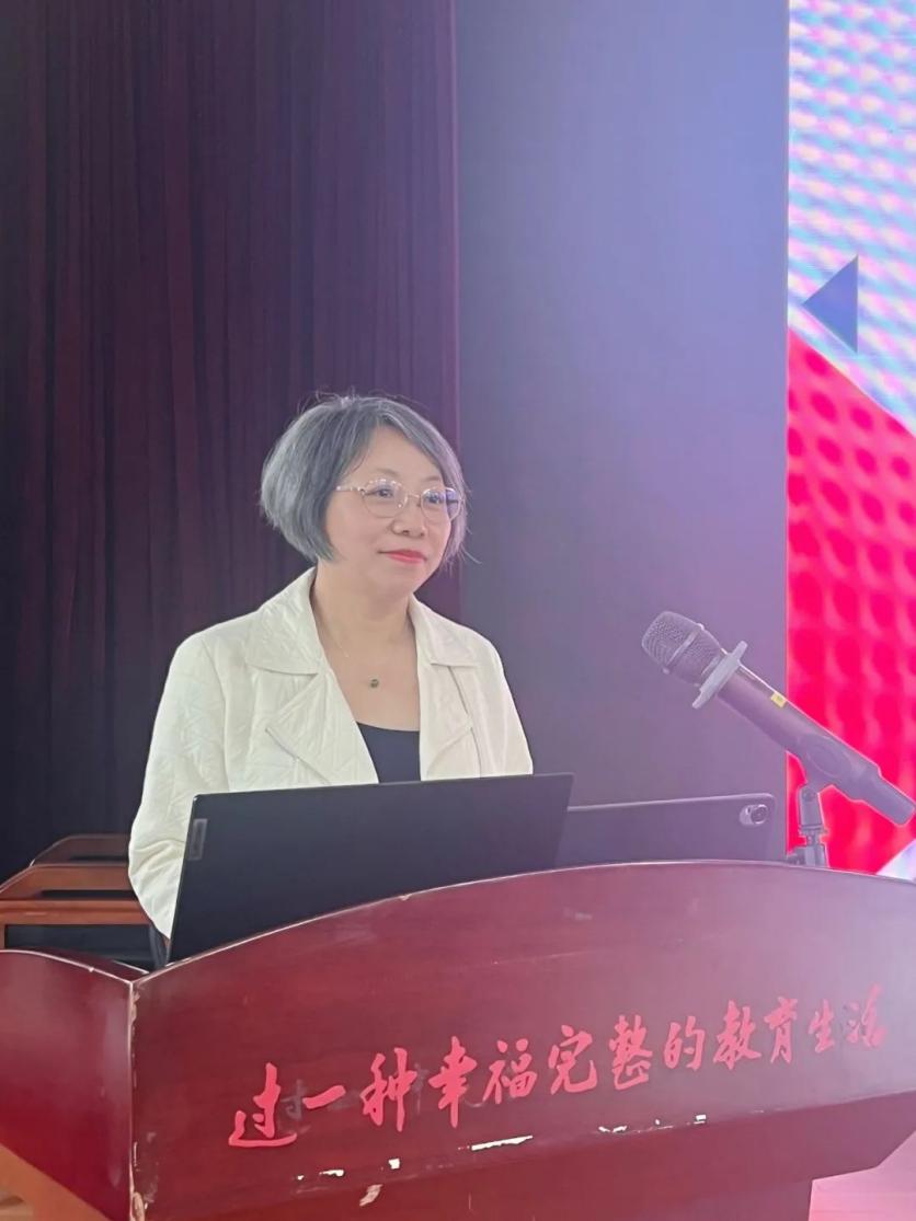 4.23【融创德育】解密青春之声   绽放懵懂之花——栖霞实验初级中学学生主题教育活动_html_m722b5dea.jpg