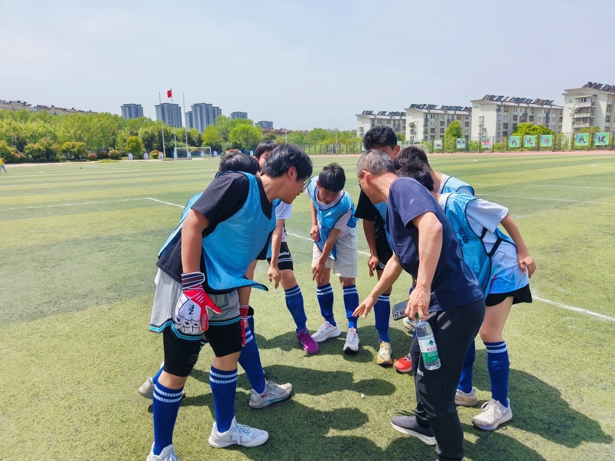 4.17“野蛮”体魄 逐梦校园——实初尧化举办校园足球联赛_html_6630351c.jpg