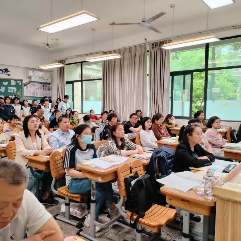 4.30【融创德育】“亲”心相伴   “子”路同行——栖霞实验初级中学七年级家长会_html_4428a4cb.jpg