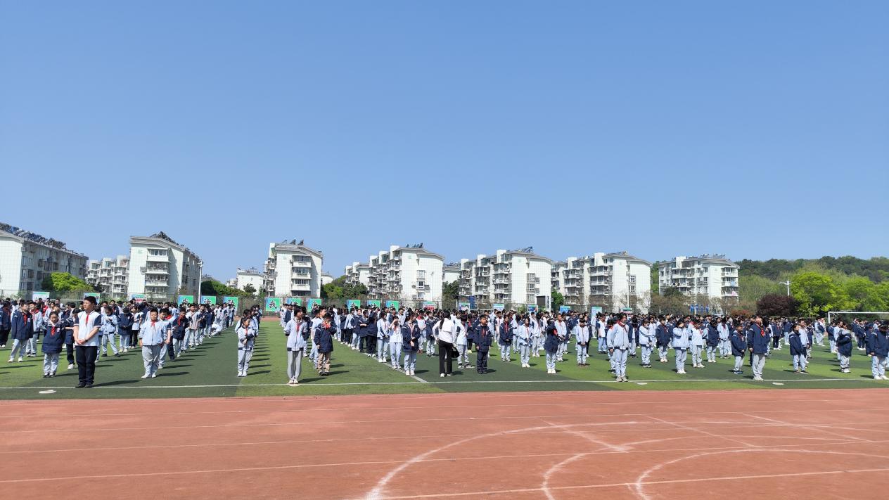 4.8升旗仪式报道_html_65904918.jpg