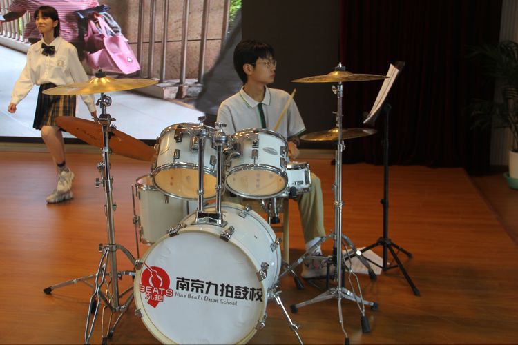 2021.6.24乘风破浪 逐梦未来——实初尧化2021届初三毕业典礼_html_7256c33b.jpg