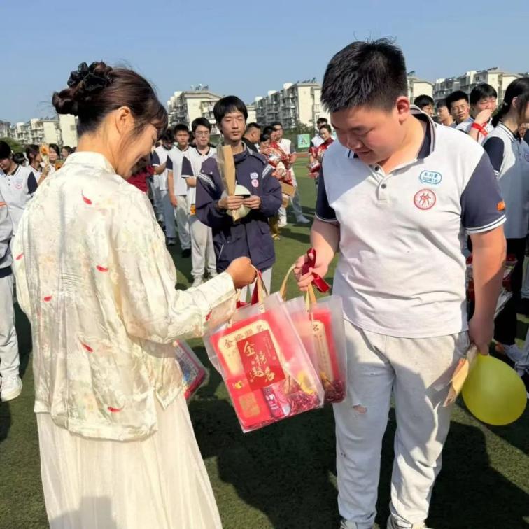 【融创德育】热血出征  筑梦中考——2025届初三壮行仪式_html_19858d22.jpg